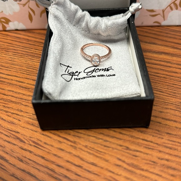 Beautiful rose gold Tiger Gems ring - Picture 9 of 11